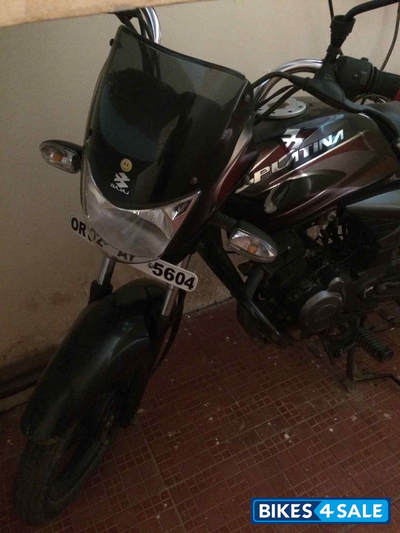 Black/red Bajaj Platina 125 DTS-Si
