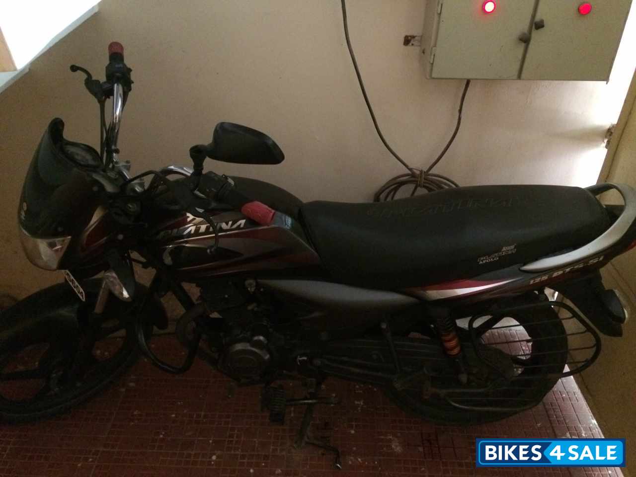 Black/red Bajaj Platina 125 DTS-Si