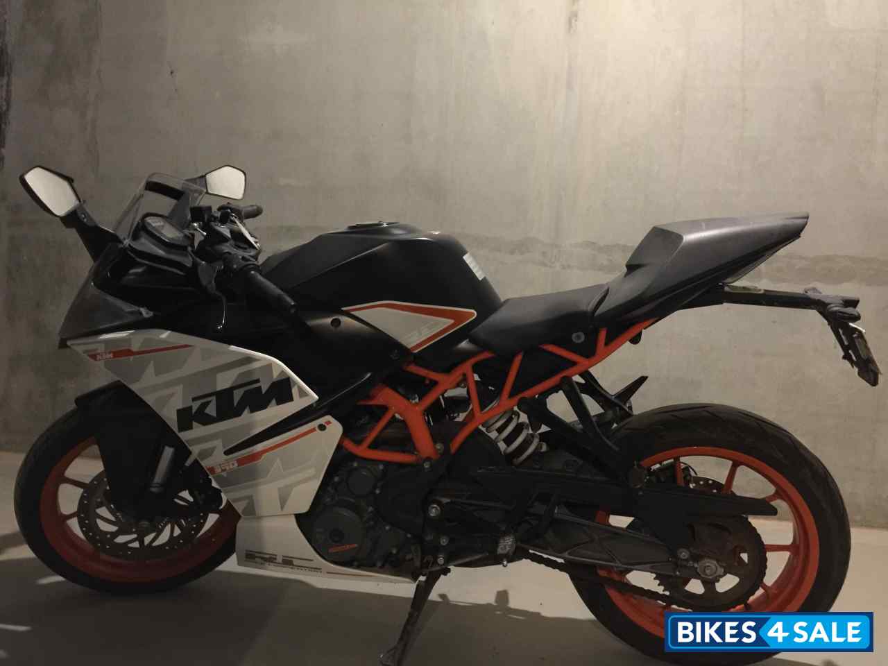 Black And Orange KTM RC 390