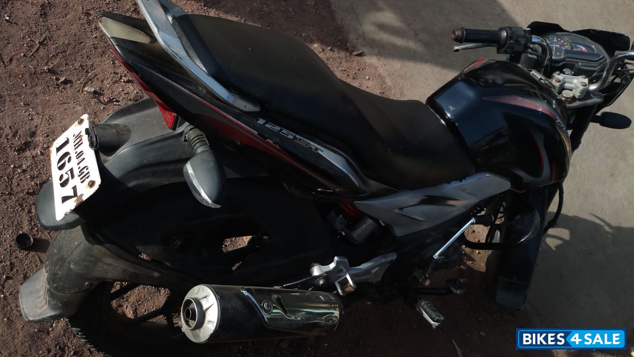 Black Bajaj Discover 125 ST