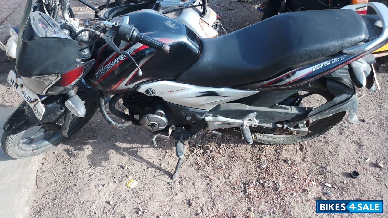 Black Bajaj Discover 125 ST