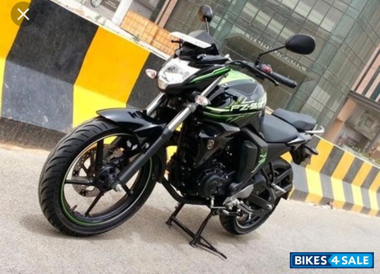 Green Yamaha FZ-S FI V2