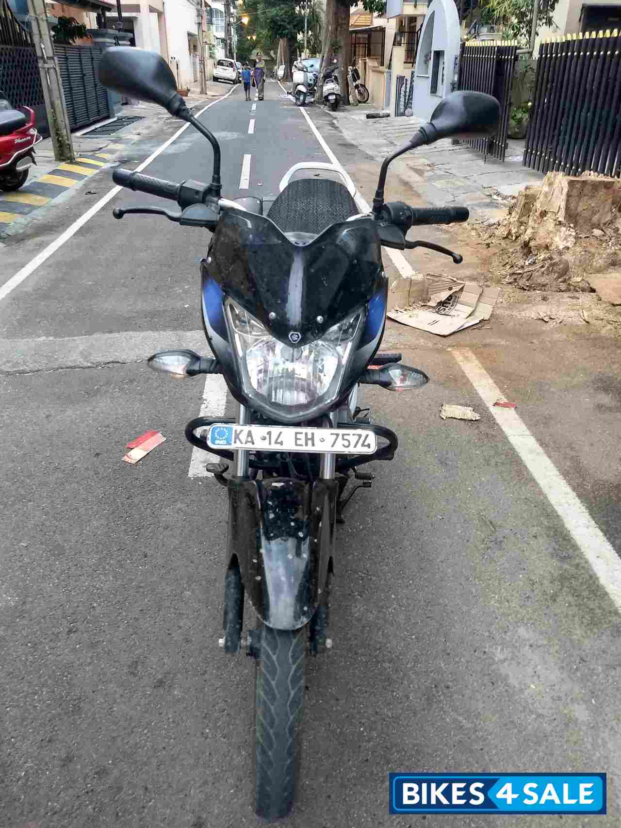Black Bajaj Discover 100M