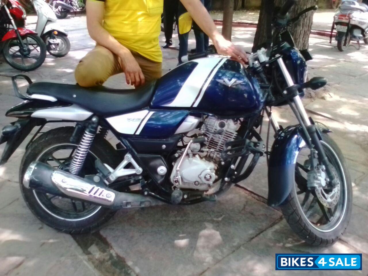 Bajaj V15