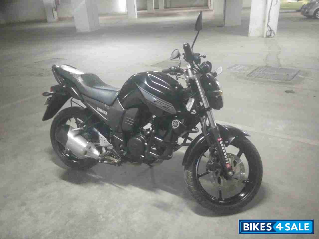 Black Yamaha FZ16