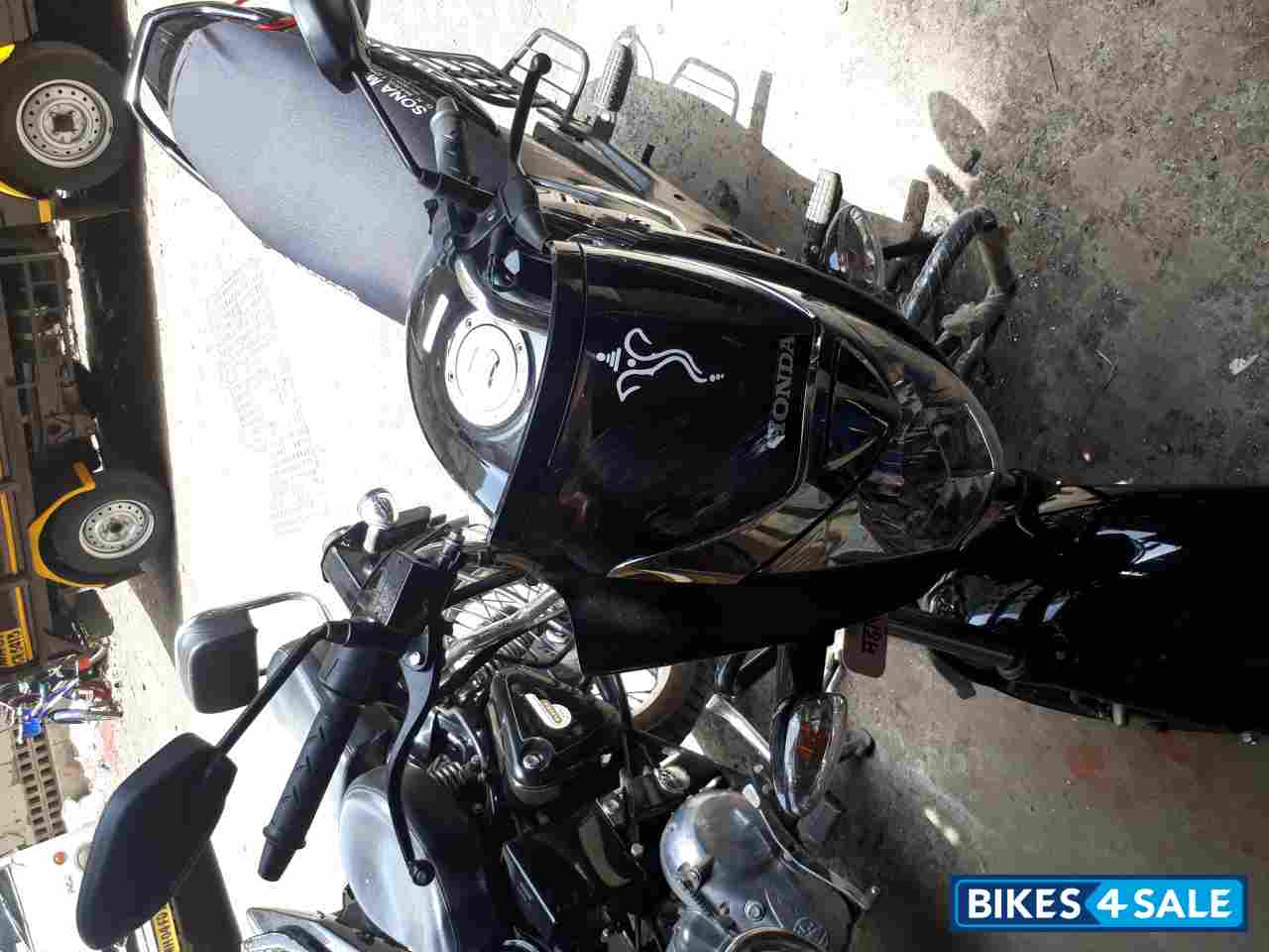 Black Honda CB Unicorn