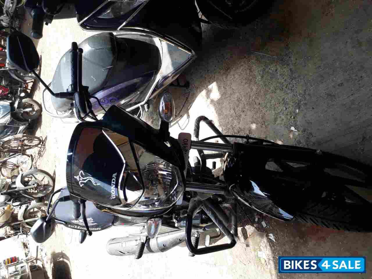 Black Honda CB Unicorn