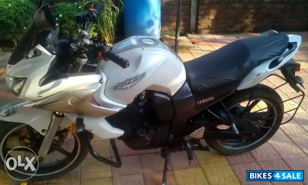 White Yamaha Fazer
