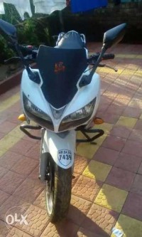 White Yamaha Fazer