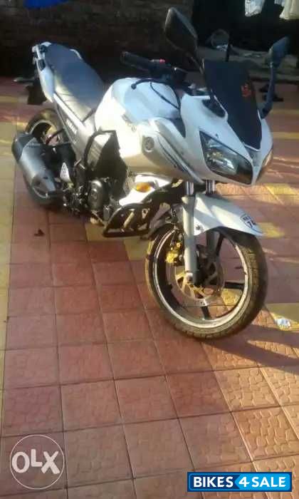 White Yamaha Fazer