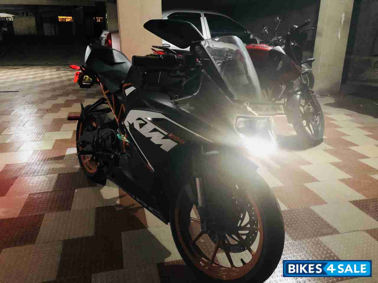 Black KTM RC 200