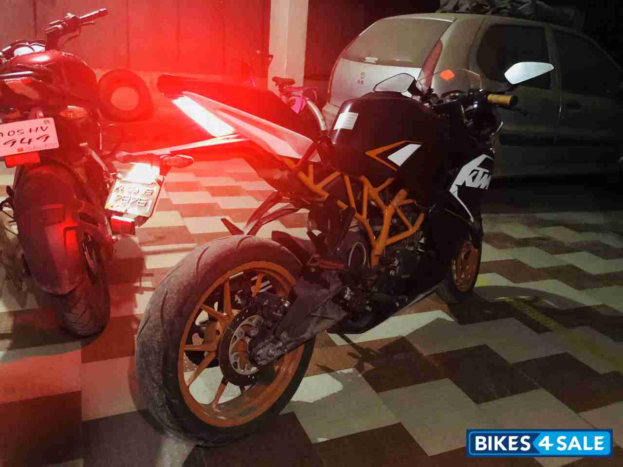 Black KTM RC 200
