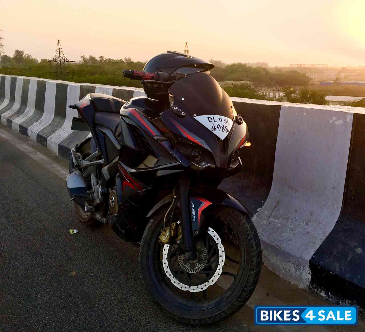 Black Bajaj Pulsar RS 200 ABS Black Bajaj Pulsar RS 200 ABS