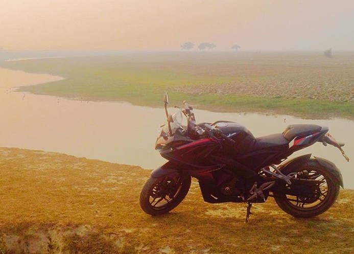 Black Bajaj Pulsar RS 200 ABS