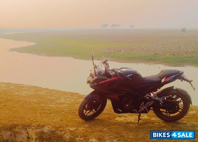 Black Bajaj Pulsar RS 200 ABS Black Bajaj Pulsar RS 200 ABS