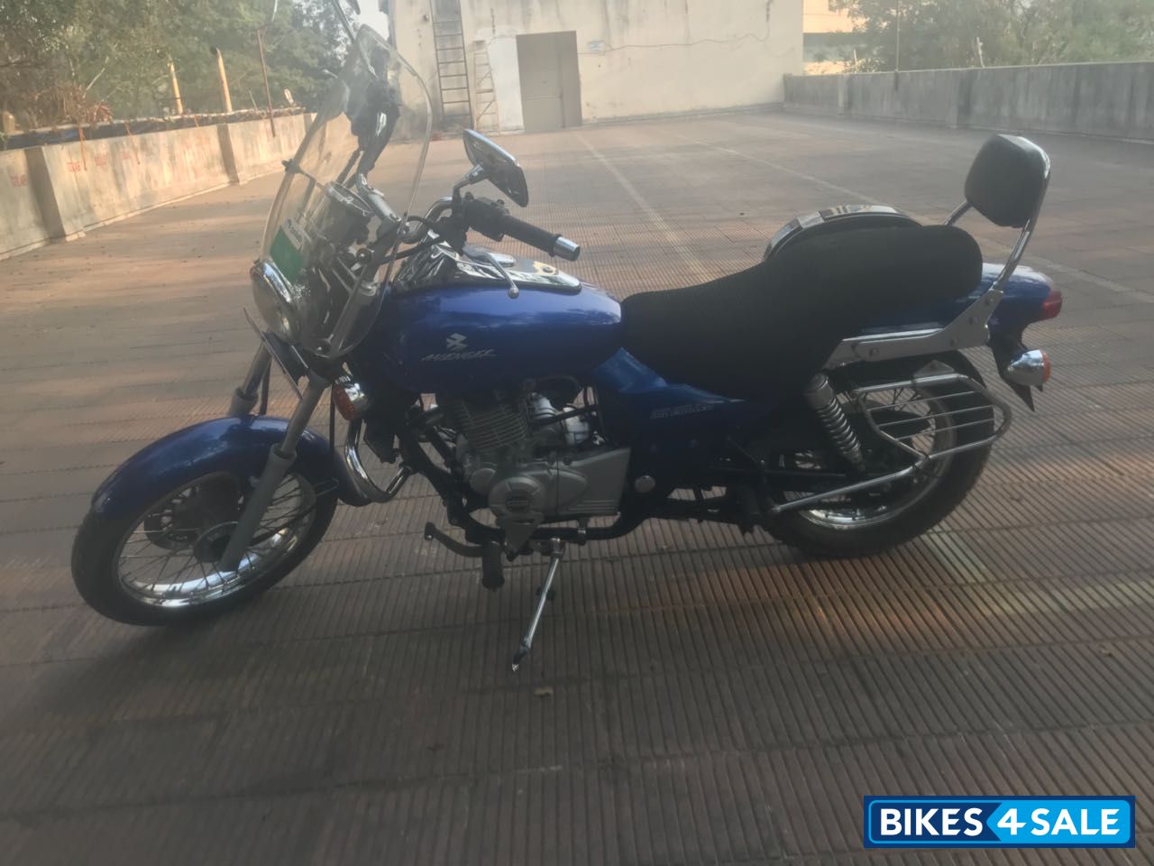 Bajaj Avenger 220 DTS-i