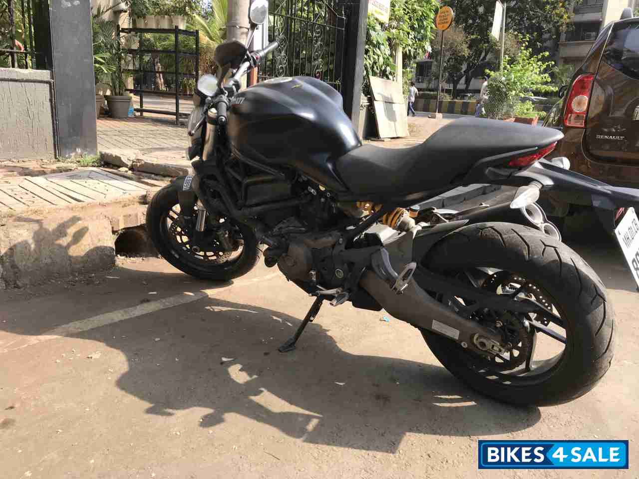 Mat Black Ducati Monster 821