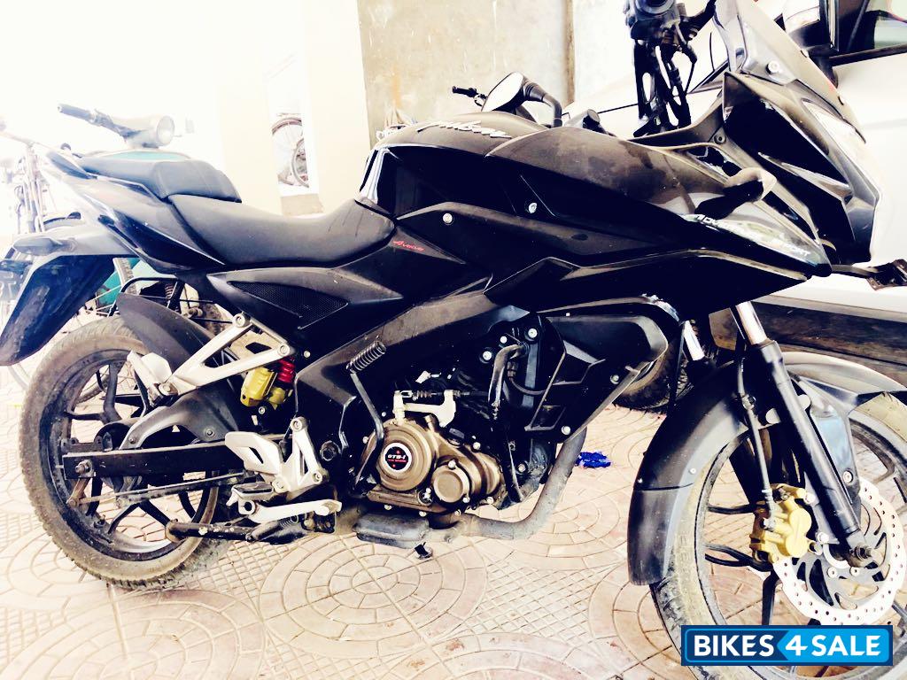 Black Bajaj Pulsar AS 150 Black Bajaj Pulsar AS 150