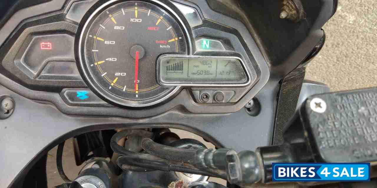 Black Bajaj Discover 150 F Black Bajaj Discover 150 F