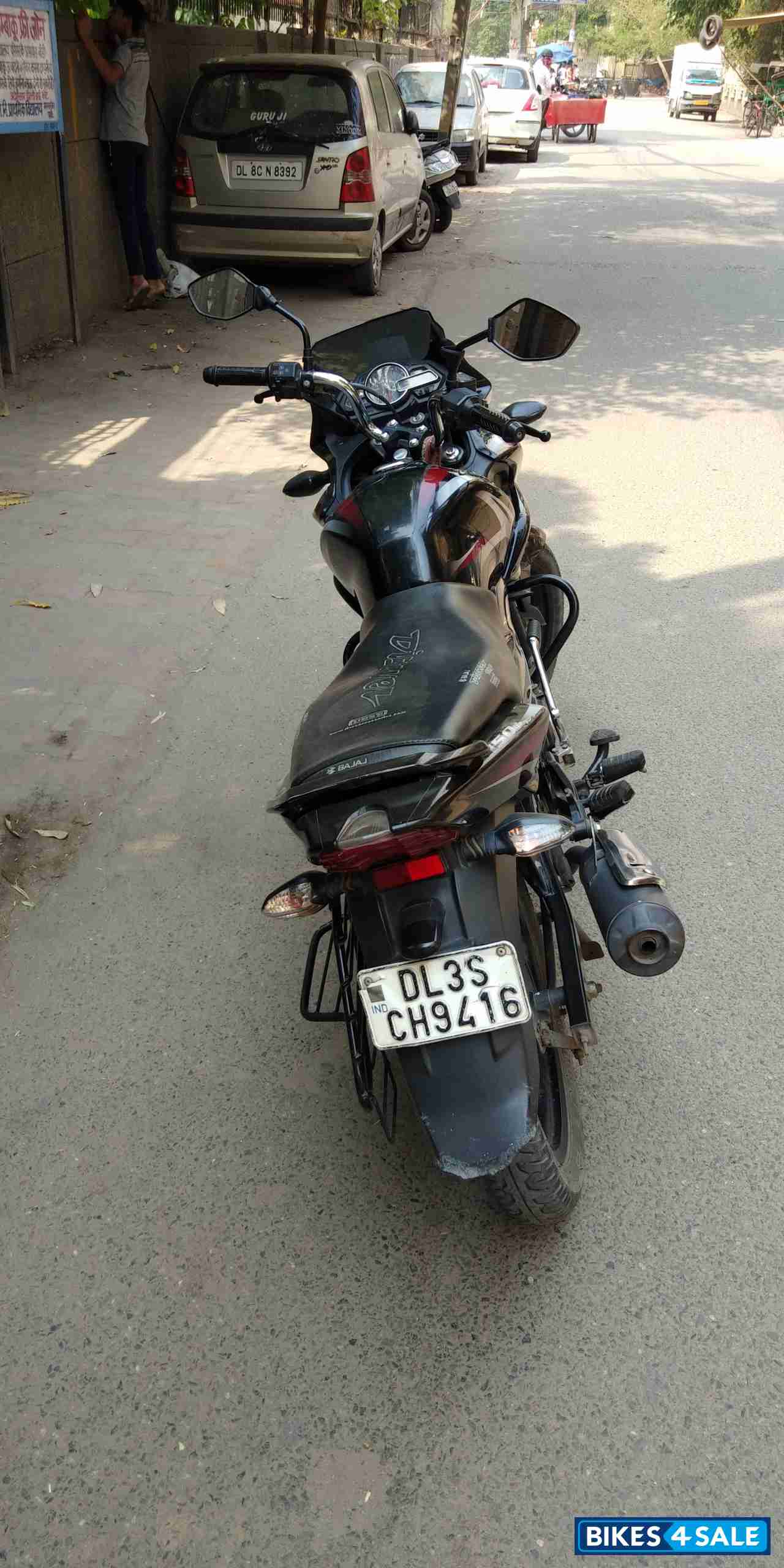 Black Bajaj Discover 150 F Black Bajaj Discover 150 F
