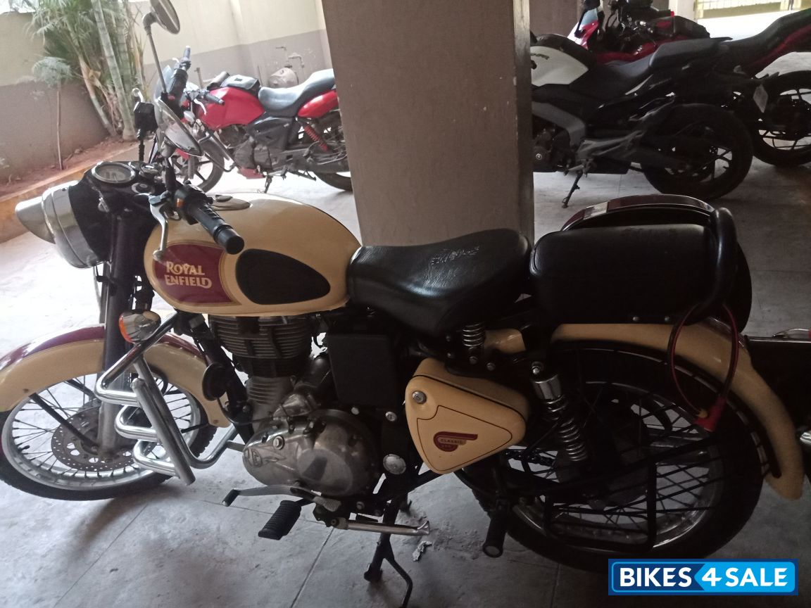 Tan Royal Enfield Classic 500 Tan Royal Enfield Classic 500