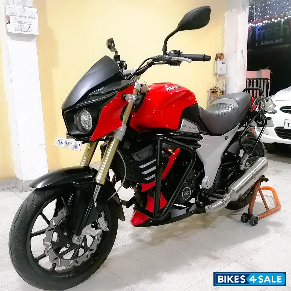 Red Mahindra Mojo