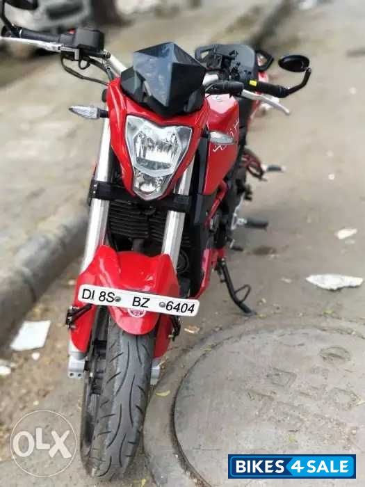 Red Benelli TNT 25