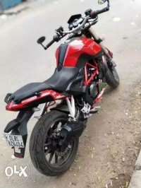 Red Benelli TNT 25