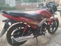 Red Mahindra Centuro Rockstar