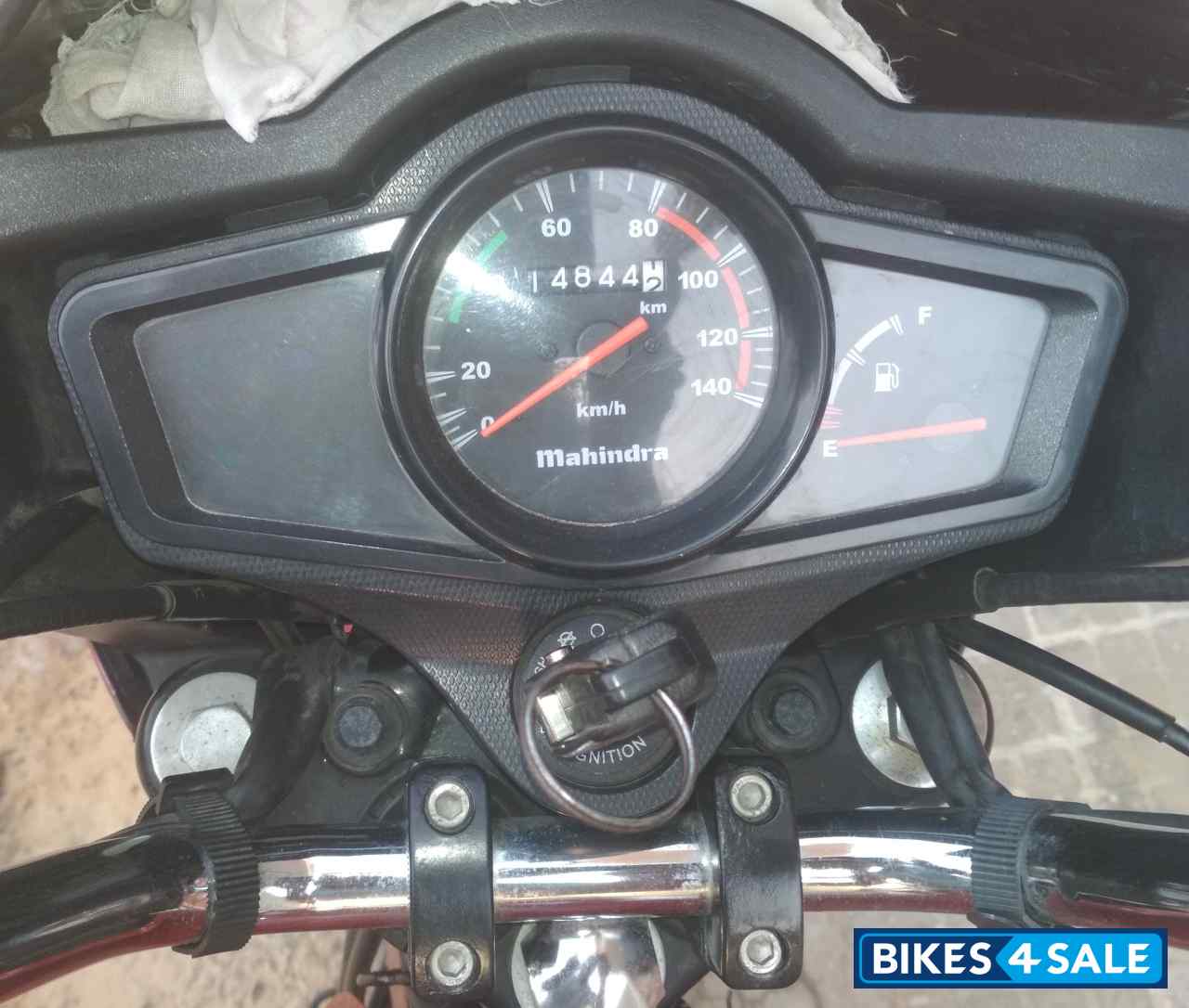 Red Mahindra Centuro Rockstar