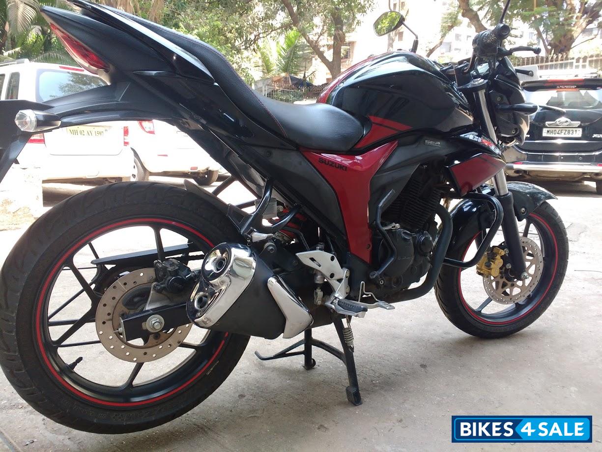 Black & Cherry Suzuki Gixxer 150