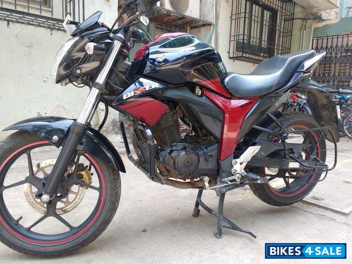 Black & Cherry Suzuki Gixxer 150 Black & Cherry Suzuki Gixxer 150