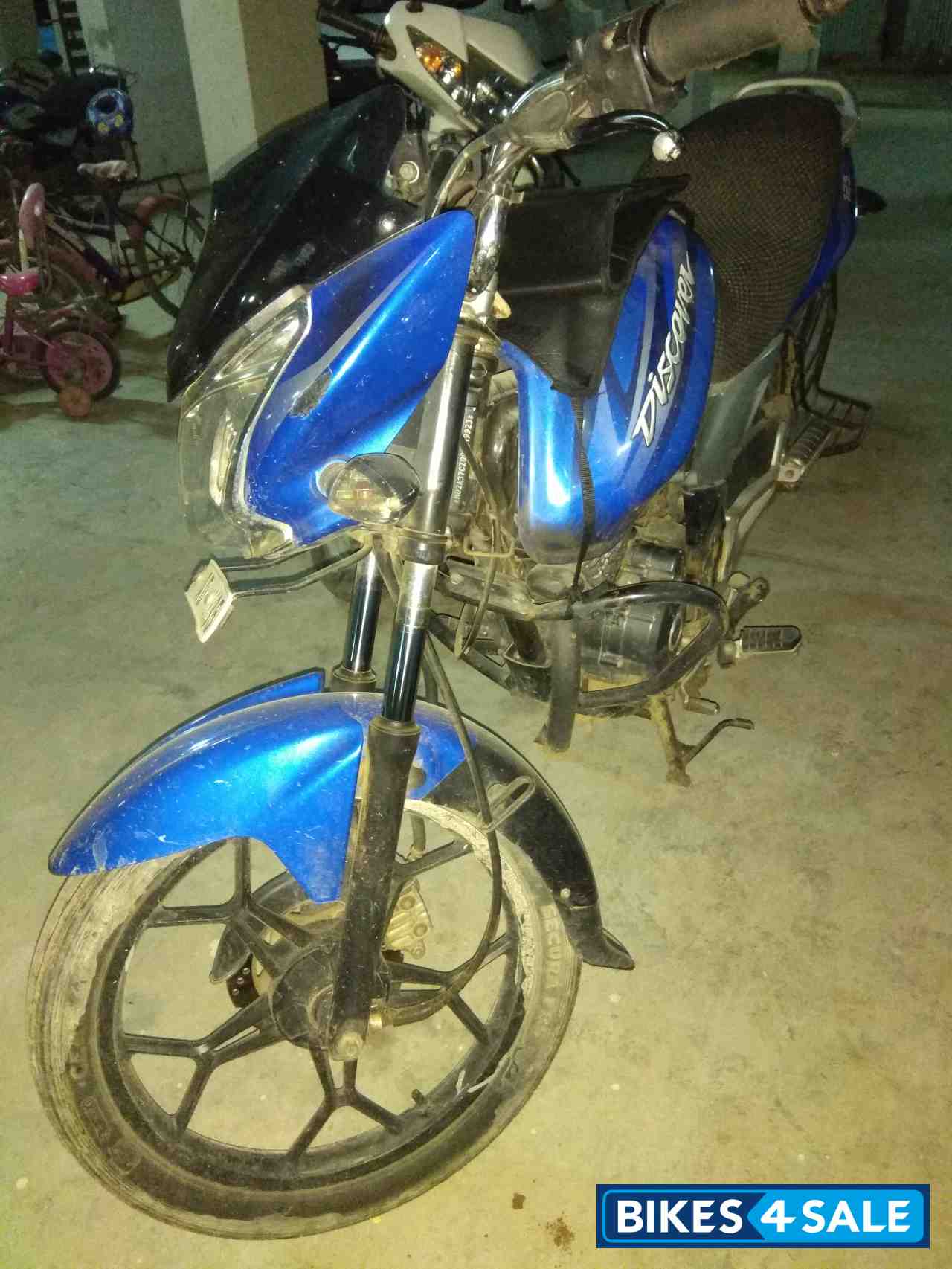 Blue Bajaj Discover 125 ST