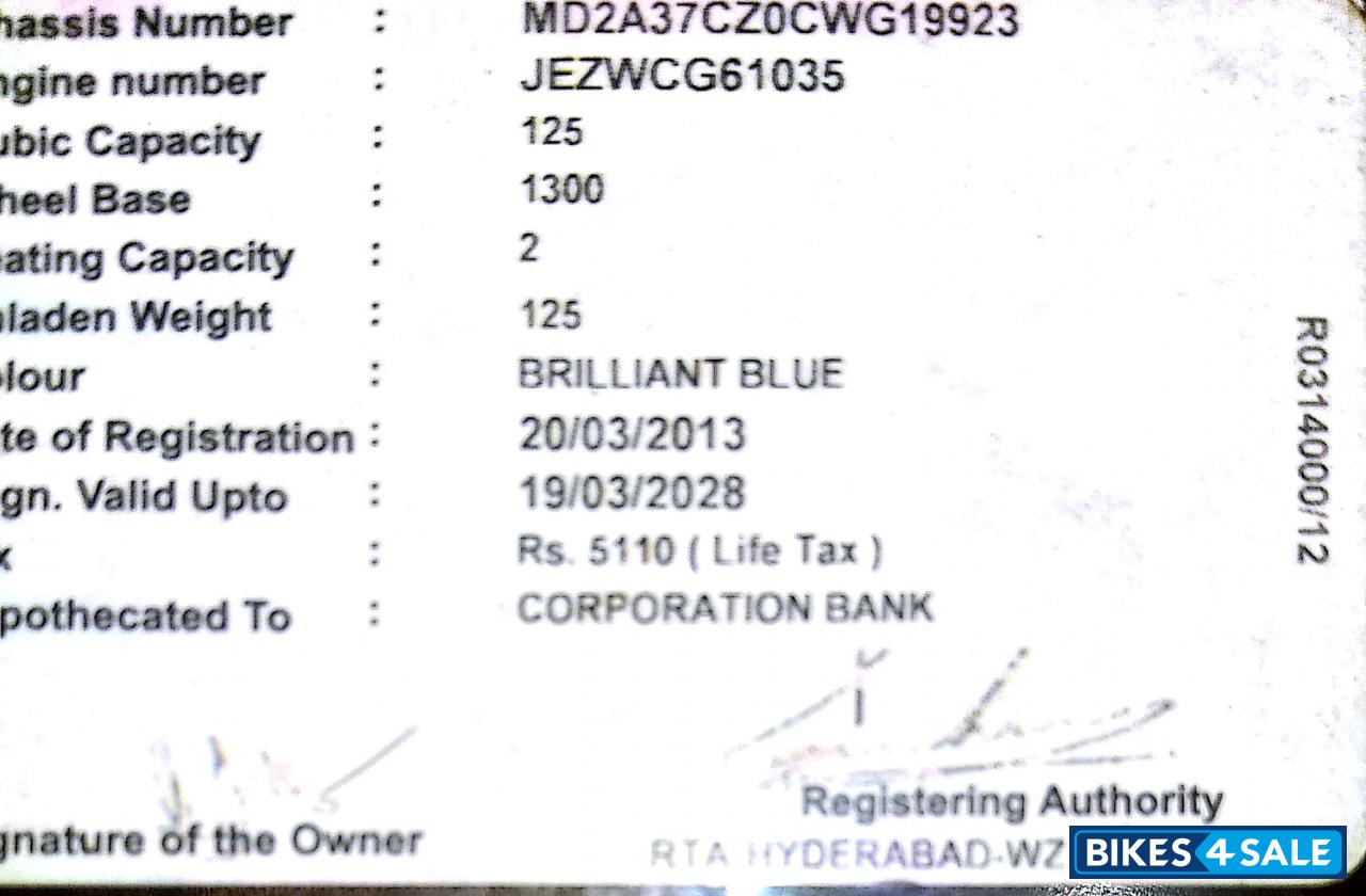 Blue Bajaj Discover 125 ST