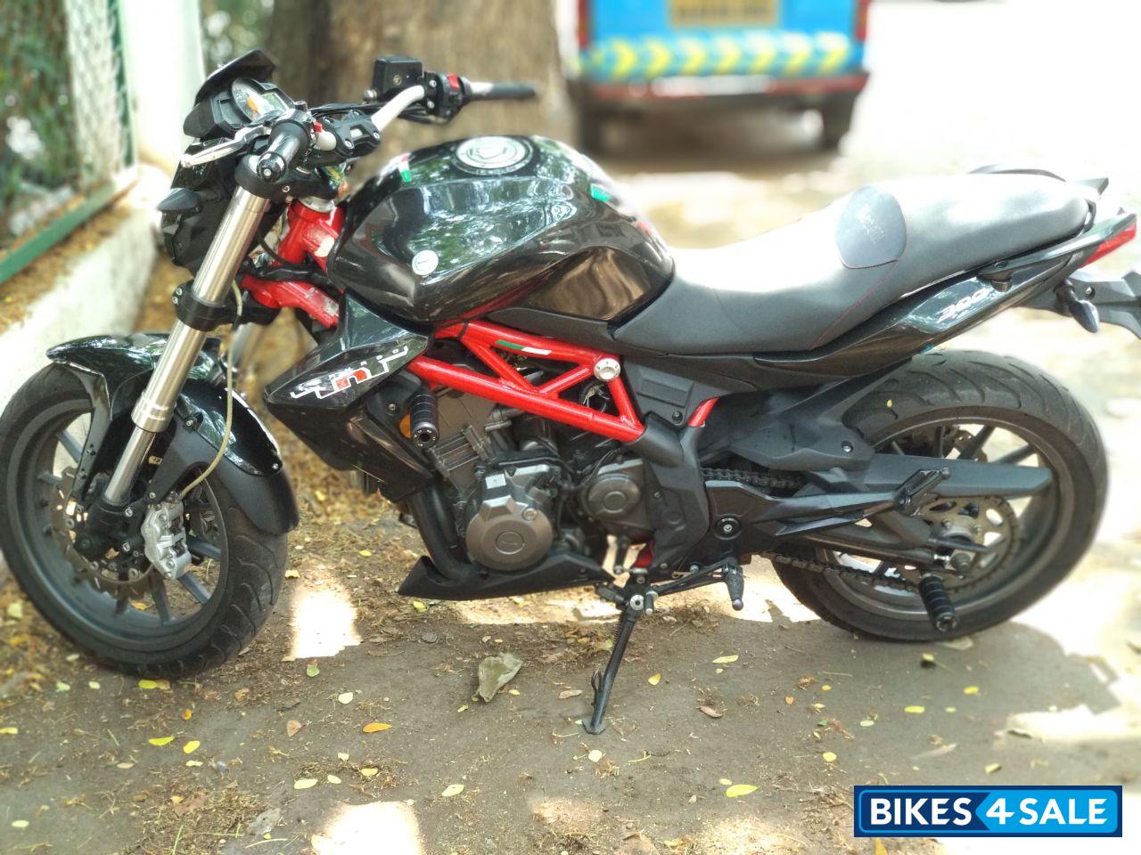 Black Benelli TNT 300