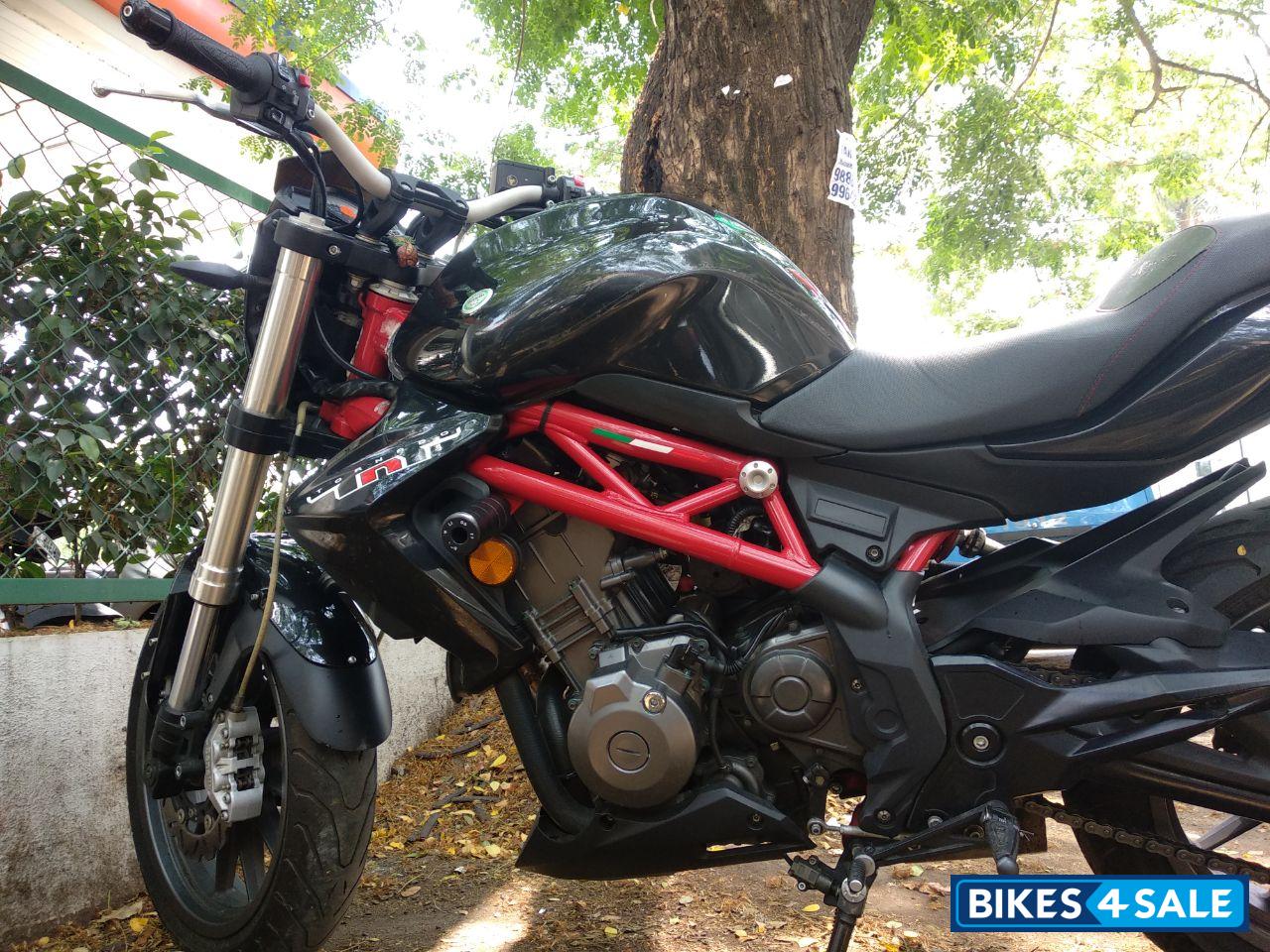 Black Benelli TNT 300