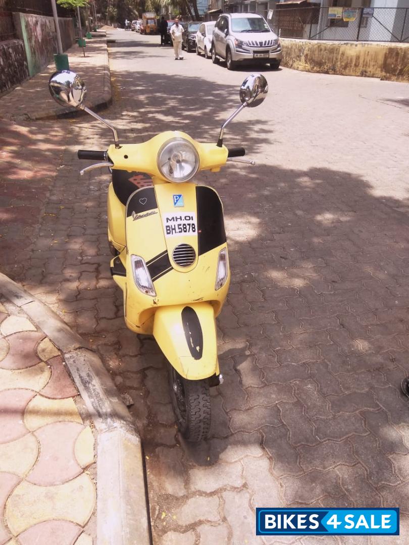 Yello Vespa LX 125