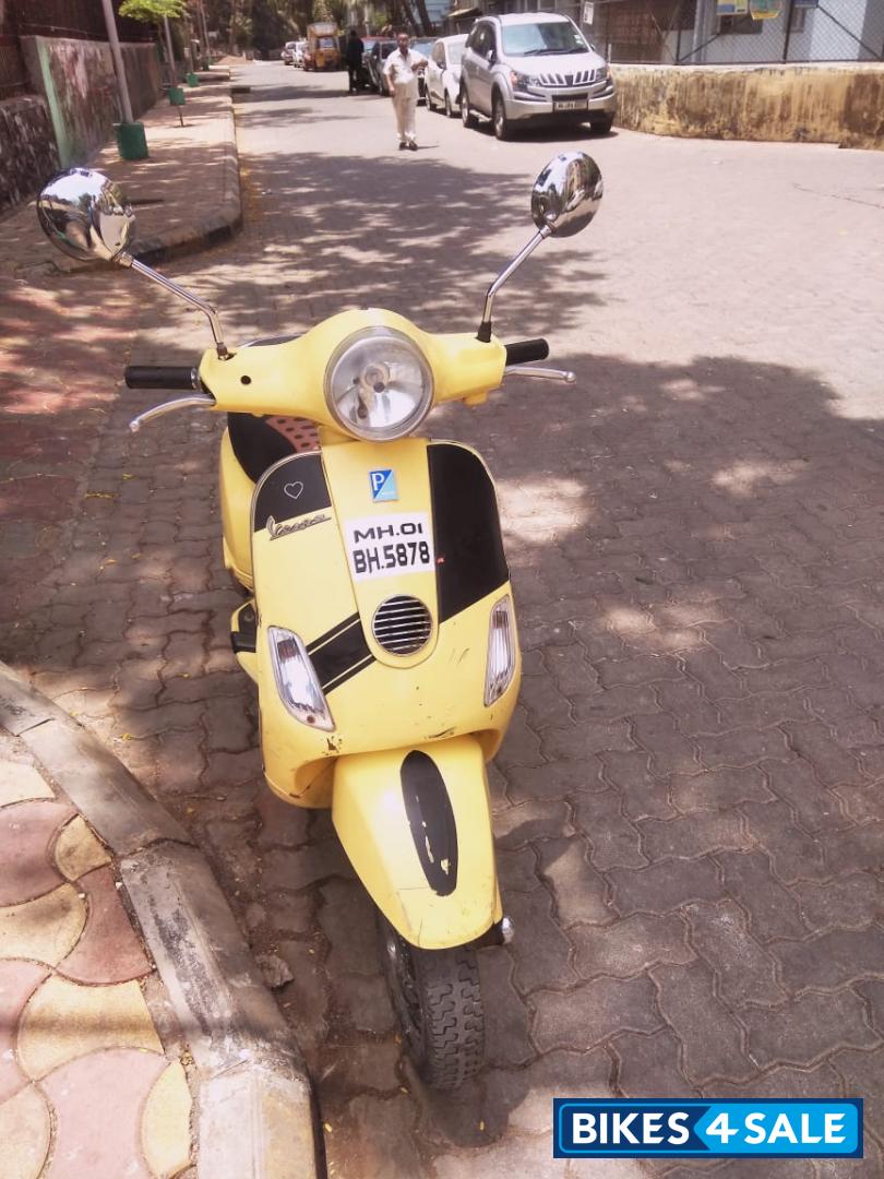 Yello Vespa LX 125