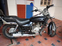 Black Bajaj Avenger 220 DTS-i