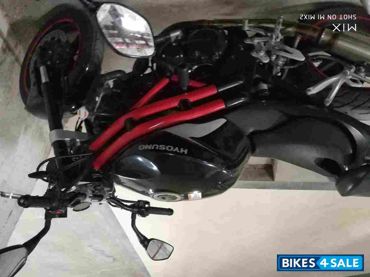 Black Hyosung GT650R