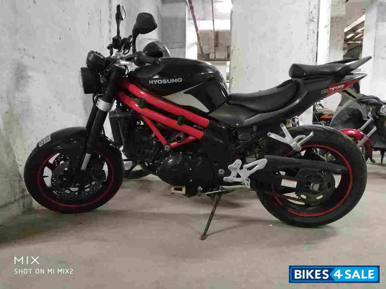 Black Hyosung GT650R Black Hyosung GT650R