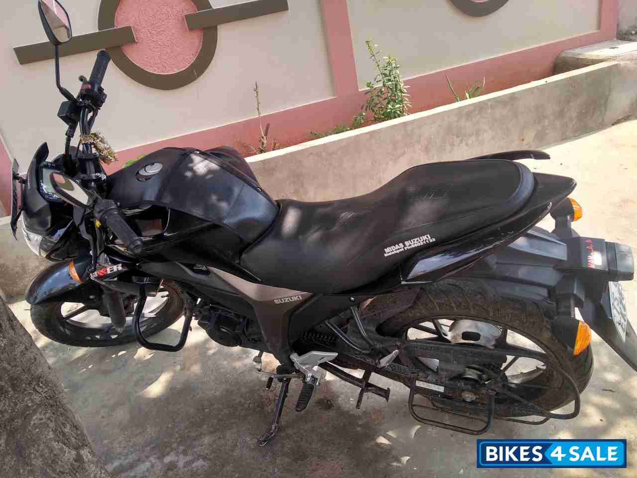 Black Suzuki Gixxer 150