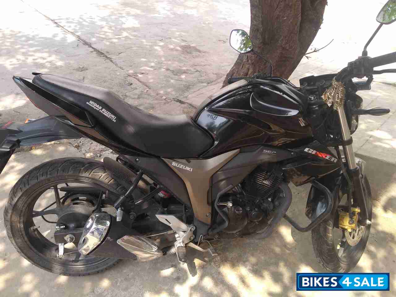 Black Suzuki Gixxer 150