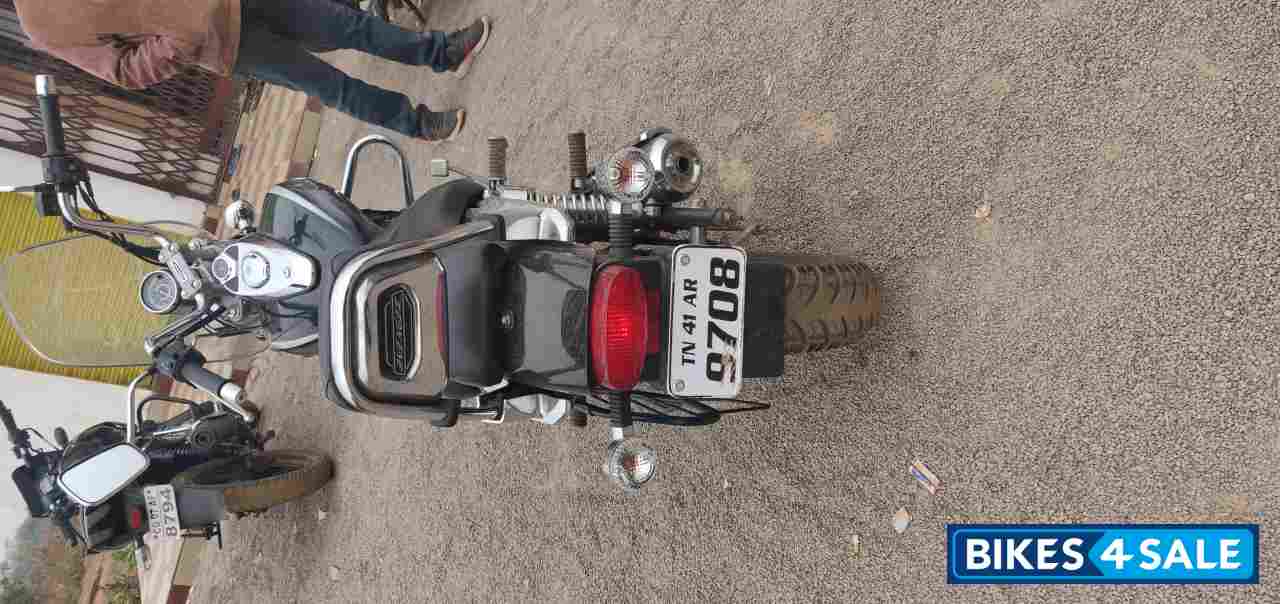 Black Bajaj Avenger 220 DTS-i