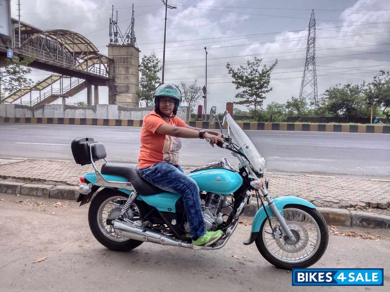 Bajaj Avenger 220 DTS-i