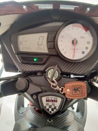 White TVS Apache RTR 160