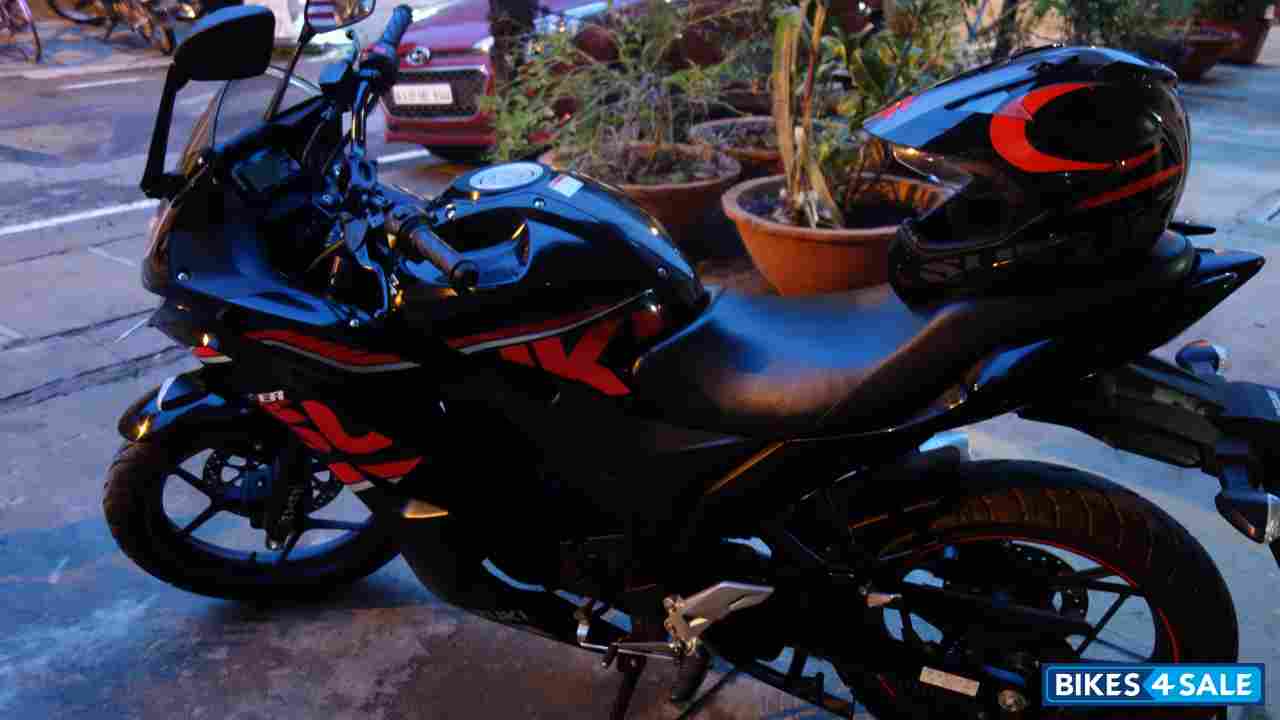 Black Suzuki Gixxer SF Fi