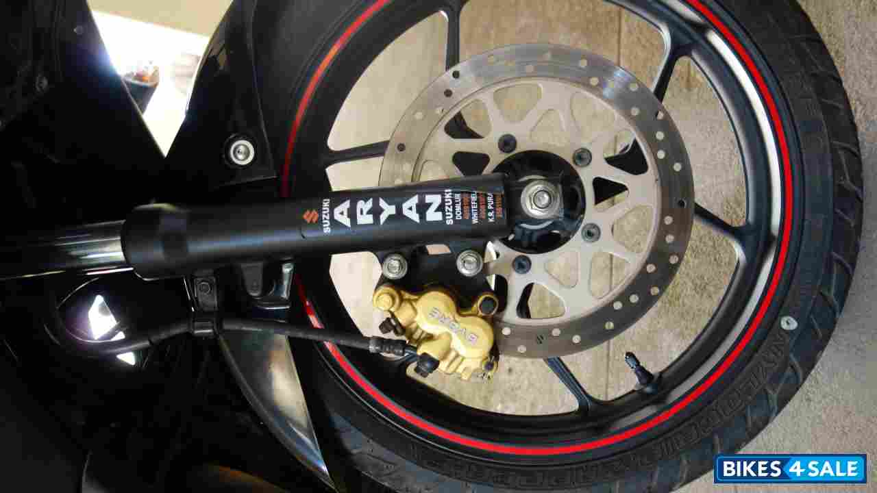 Black Suzuki Gixxer SF Fi