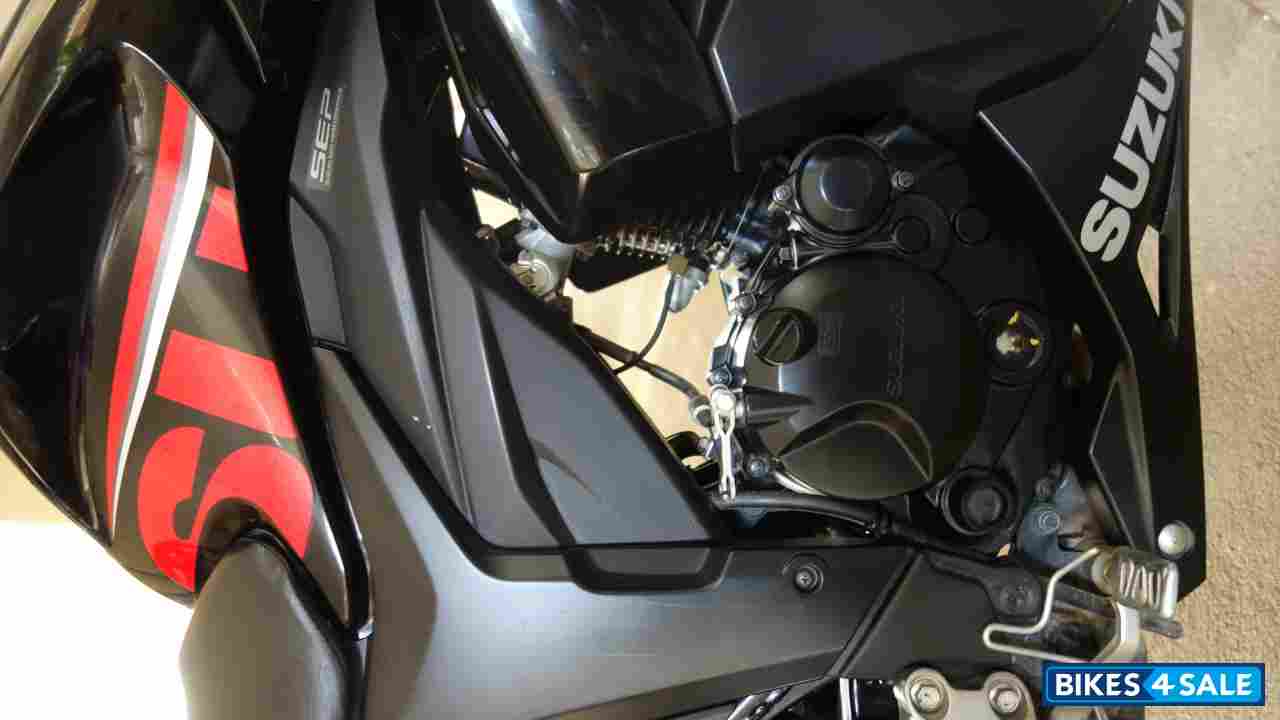 Black Suzuki Gixxer SF Fi