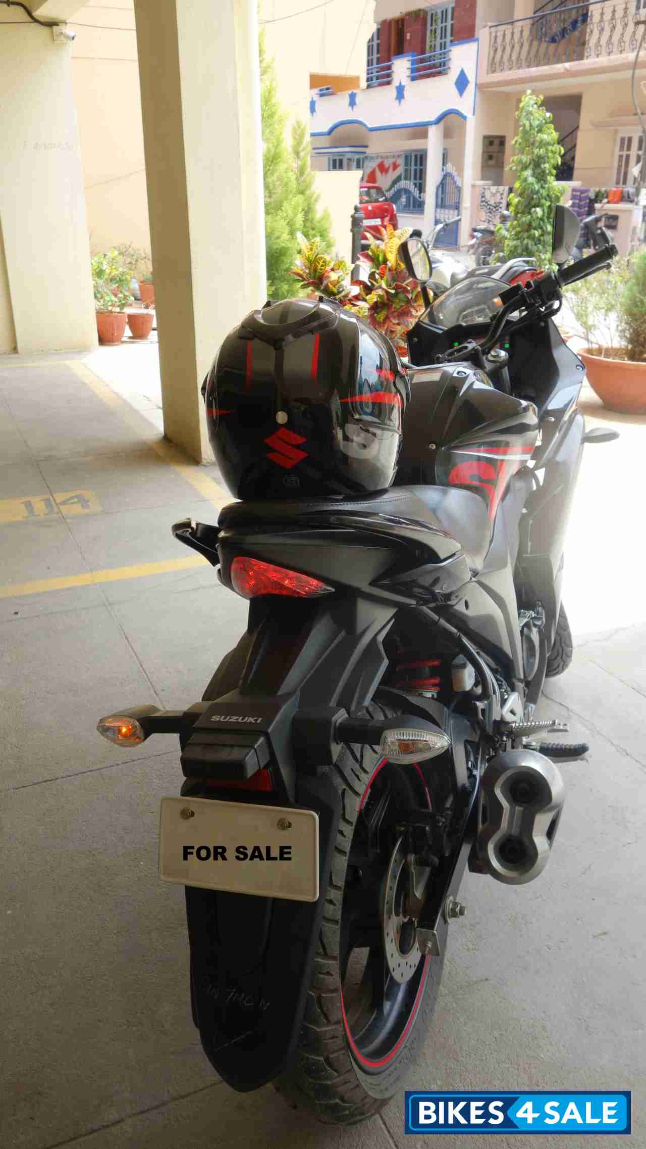 Black Suzuki Gixxer SF Fi